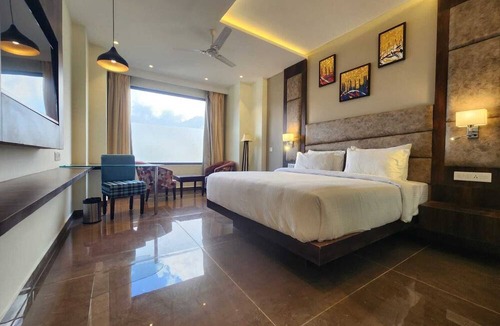Sidhpur Hotel | Portola Hotel By Parkside