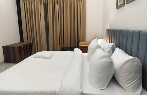 Sector 15 Hotel | The Hoften Elite 32 Avenue, Sector 15, Gurugram