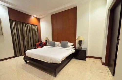 Barakhamba Hotel | The Hans Hotel New Delhi