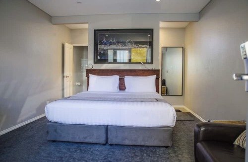 Fremantle House | Maand Up Accommodation
