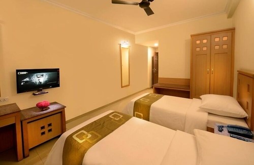 Gopalapuram Hotel | HOTEL PLAZA INN