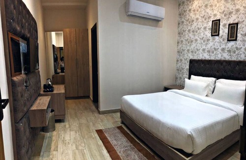 Chachyot Hotel | SPT Clarks Inn Suite Mandi