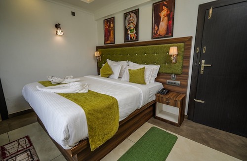 Udumbanchola Hotel | Lumino Winter Castle