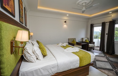 Udumbanchola Hotel | Lumino Winter Castle