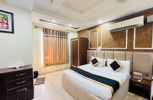 Vaishali Hotel | Roomshala Hotel Grand Inn Vaishali Sec 4