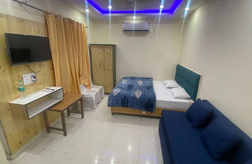 Srinagar Hotel | Hotel Uday Raj & Restaurant
