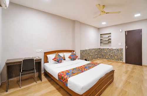 Velachery Hotel | Fabhotel Moon Stay - Nr Urappakkam Railway Station