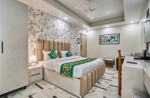 Karol Bagh Hotel | Treebo Premium Royal Gold Palace