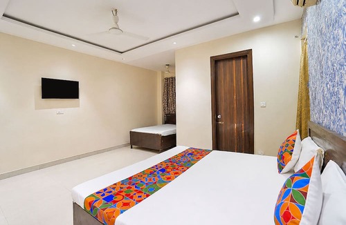 Rajouri Garden Hotel | Via Amazing Guest House