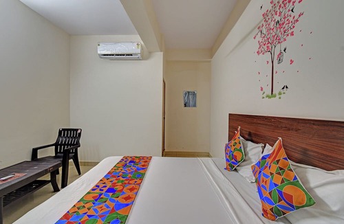 Ameerpet Hotel | FabHotel Shabari Heights - Nr. Ameerpet Metro Station and South India Shopping Mall Textile & Jewellery - Ameerpet