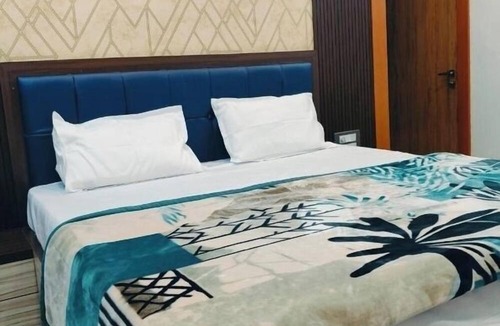 Varanasi Hotel | Raj Villa