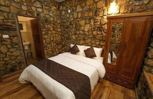 Elappara Villa | Stone castle by voye homes