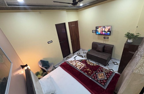 Varanasi House | Downtown PG And Restaurant