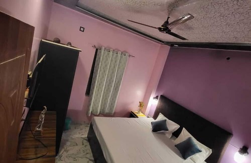 Varanasi House | Downtown PG And Restaurant