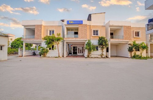 Vadanemelli Hotel | FabHotel Subikshas Mirra Villa -ECR
