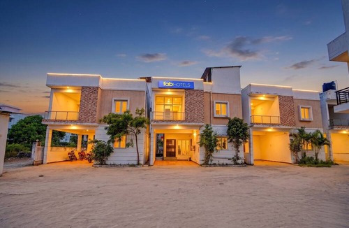Vadanemelli Hotel | FabHotel Subikshas Mirra Villa -ECR
