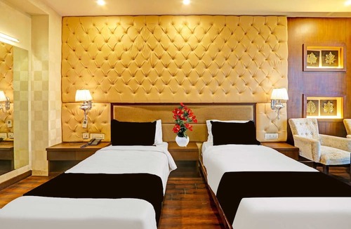 Nagpur House | Deluxe With Twin Bed Sitabuldi Station
