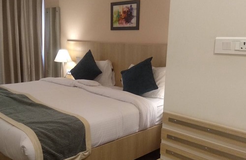 Maradu Hotel | Starlit Suites Kochi