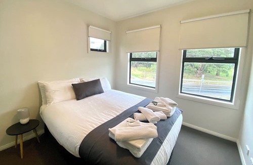 Golden Point Apartment | 3 Bedroom Apartment | Ideal for families, couples, individuals and others