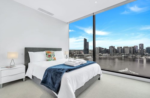Docklands Apartment | Melbourne Lifestyle Apartments - Best Views on Collins