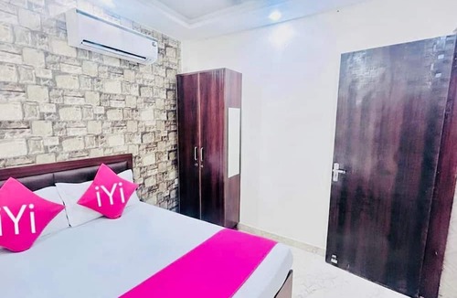 Delhi House | Shree Ji Hotel Stay Room