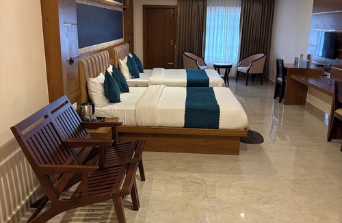 Pudumund Apartment | Grandis inn by avkanz nnluxury suite rooms in the hill top of ooty