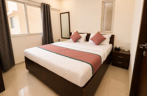 Malad East Apartment | Pinakii Comfort Stay Malad - Near Nesco & Oberoi Mall