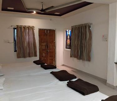 Pandharpur House | Ashokanand Bhakt Niwas