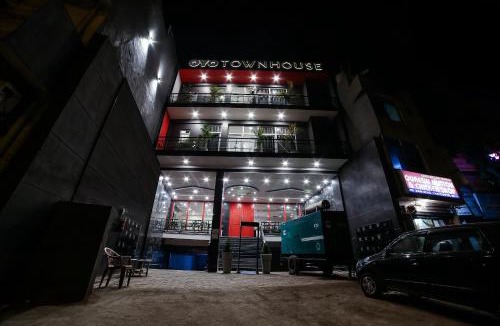 Chhatarpur Hotel | Hotel O mannat