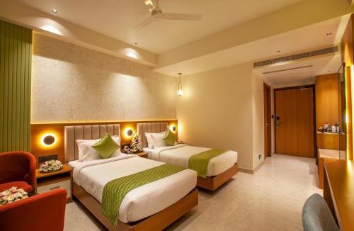 Changanacherry Hotel | The Crystal Palace