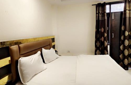 Paharganj Hotel | LE Cashew Near New Delhi Railway station
