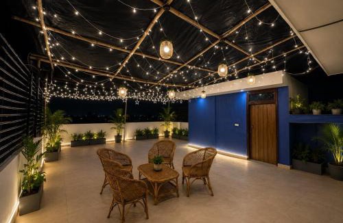 Faridabad Apartment | Luxury Rooftop Stay with Terrace - Skyline 81 by Vistara Stays - Faridabad