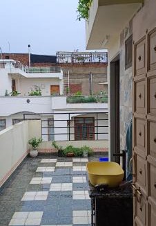 Vaishali Nagar Bed & Breakfast | Stay Awhile Girls only budget stay in jaipur