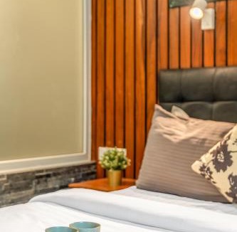 Kunchithanny Villa | ELIVAAS Signature Kavyath Valley 4-BHK Villa With Scenic Mountain View , Private Outdoor Pool, Gym And In-House Tea Garden