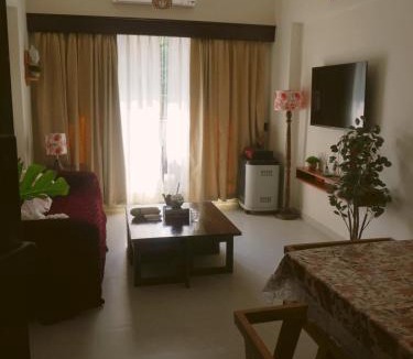 Shiroda Apartment | Luxe 2BHK flat with pool, WiFi, Netlfix, kitchen