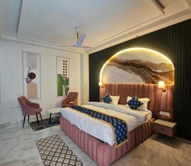 Gomti Nagar Hotel | Lucknow Courtyard