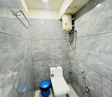 Lajpat Nagar Hotel | Hotel Signature Plaza - Near Lajpat Nagar Metro