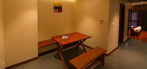 Thodupuzha Hotel | RiverBanks Madaparambil Resorts
