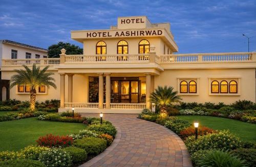 Fatehpur Hotel | Hotel aashirwad palace