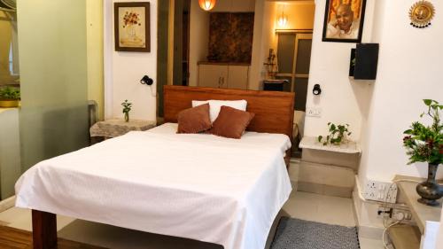 Malviya Nagar House | Dr Balis Bliss Homestay