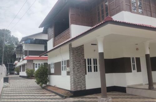 Sulthan Bathery Bed & Breakfast | Taarzans Paradise Inn