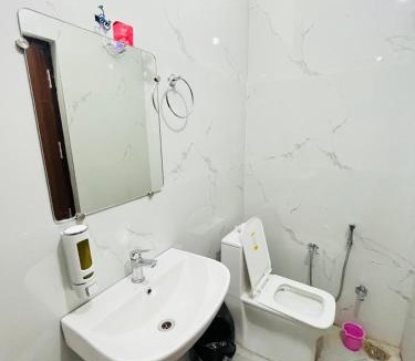 Sainik Farm Hotel | Hotel Anmol Heritage - IGNOU Road near metro station