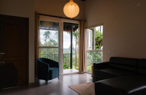 Vayittiri Villa | Private 2BHK-AC Estate stay with sunrise view