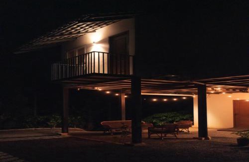 Vayittiri Villa | Private 2BHK-AC Estate stay with sunrise view