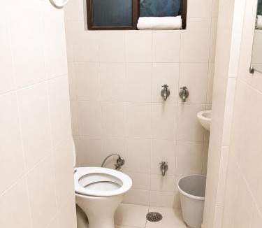 Azadpur House | Shri Sai Guest House - Opp Azadpur Main Mandi I Couple Friendly I Metro Access