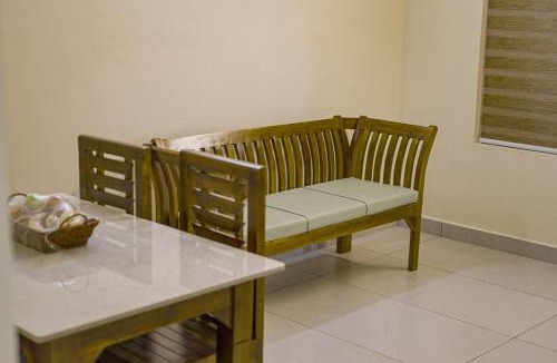 Alwaye Hotel | Standard Room Near CIAL Airport King Bed & Wi-Fi