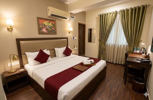 Kaushambi Hotel | Hotel SPS 5 Mints Walking From Kaushambi Delhi Metro Station