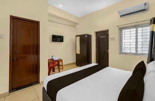 Vemulawada Hotel | Super Hotel O Temple Road Vemulavada