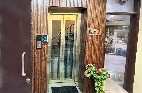 Karol Bagh Hotel | Hotel JJ Premium - Near Ganga Ram Hospital