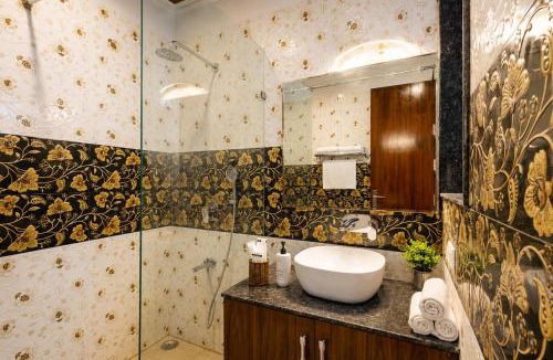 The Mall Road Villa | Hilltop Villa 4-BHK Villa with Terrace & Balconies near Mall road